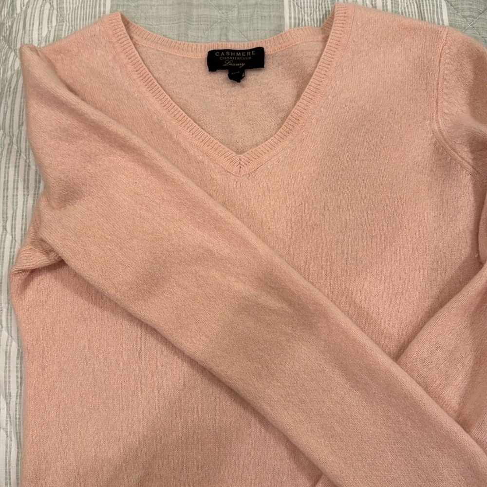Cashmere v neck sweater